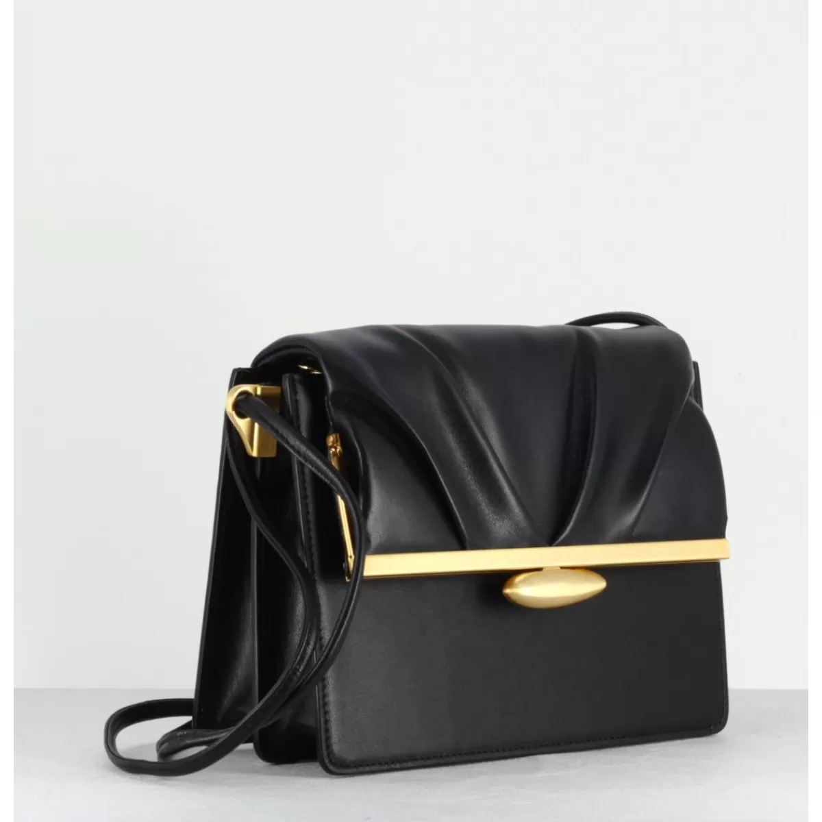 Garrice Pebble Middle Bag Black Online